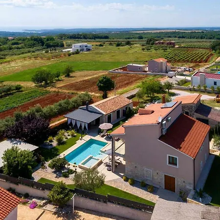 Gambin Tatil Evi Kaštelir